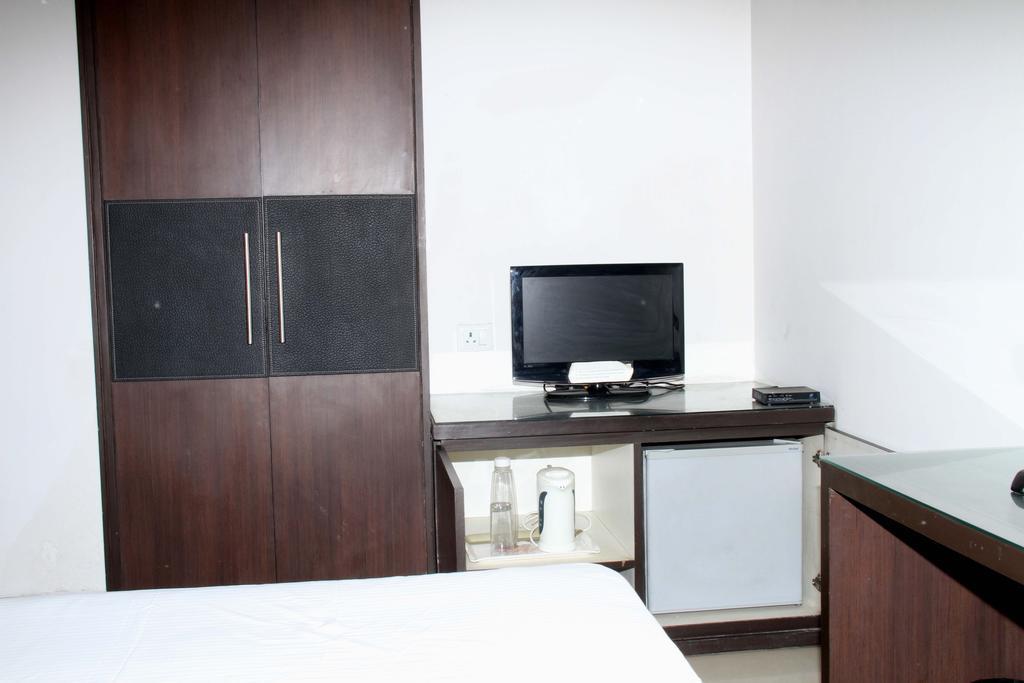 The Grand Olive Hotel Noida Room photo