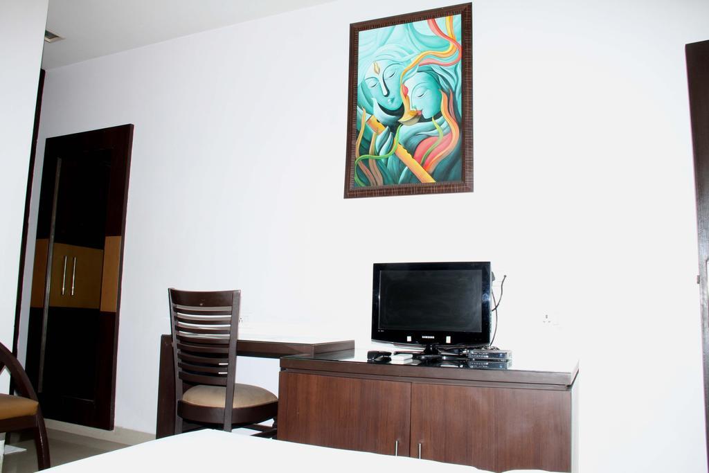 The Grand Olive Hotel Noida Room photo