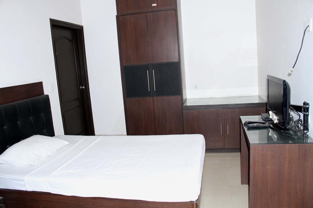 The Grand Olive Hotel Noida Room photo