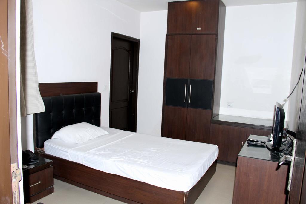 The Grand Olive Hotel Noida Room photo